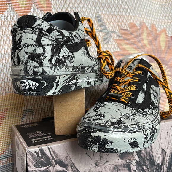 Vans WMNS Old Skool
Year Of The Tiger Black/Gray 
VN0A3WKTN42
Sneakers - Picture 10 of 16